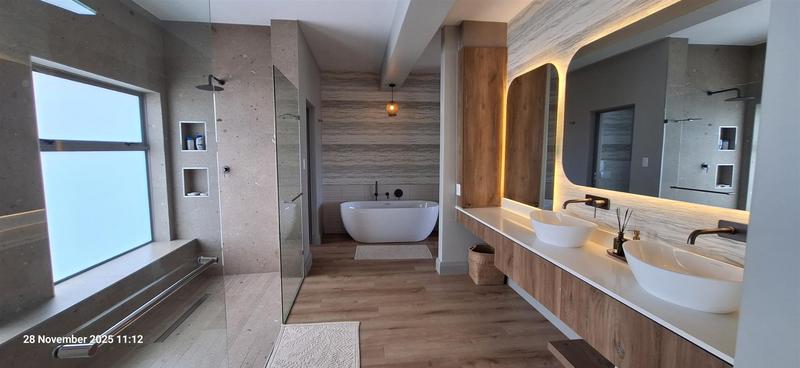 5 Bedroom Property for Sale in Outeniqua Strand Western Cape